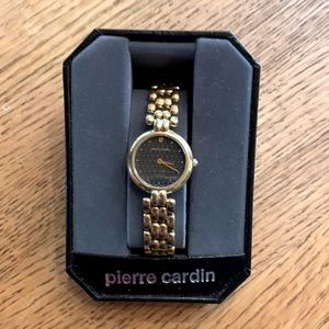 Pierre Cardin Women’s Watch, looks almost new. Battery included.